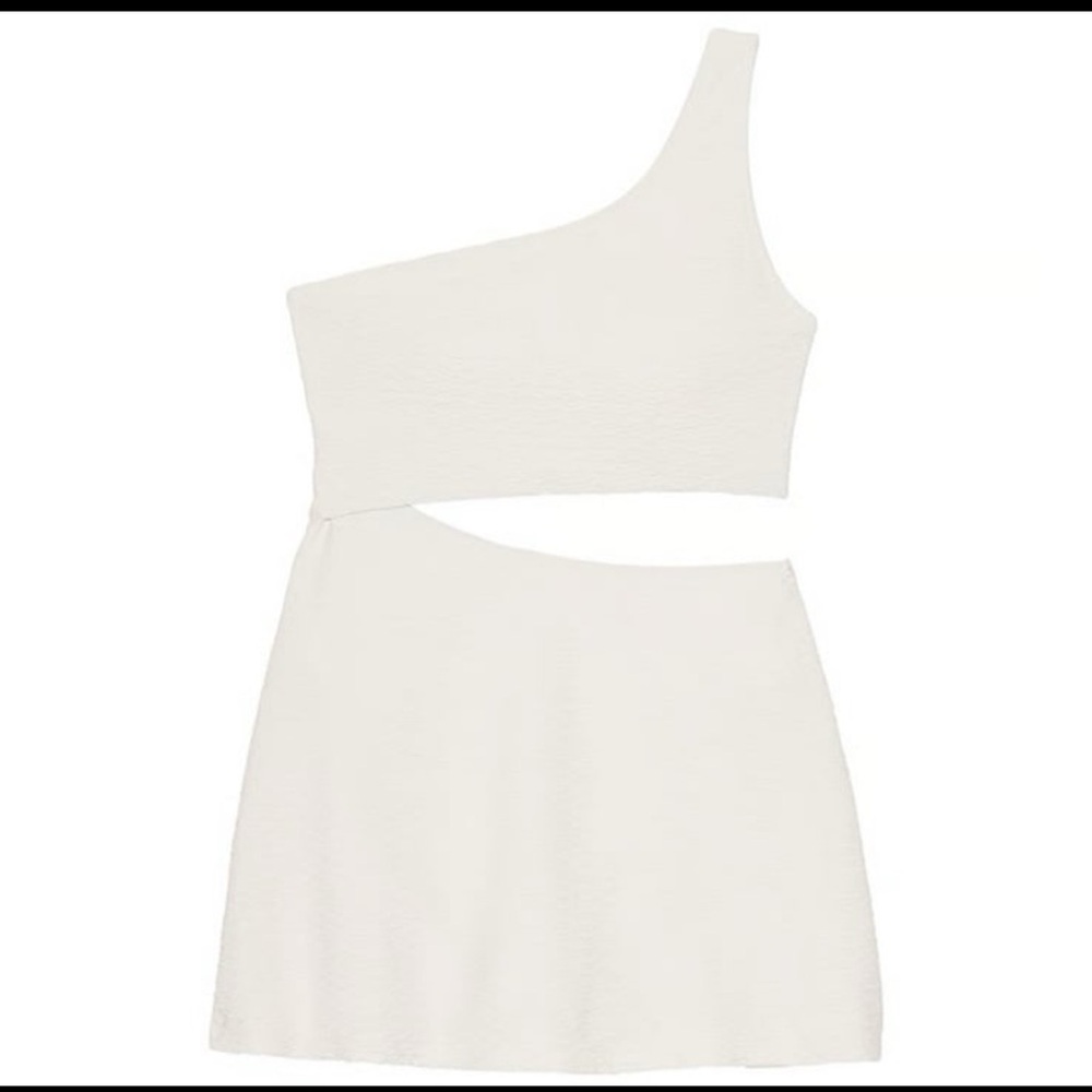 One-Shoulder White cut out vs swimsuit